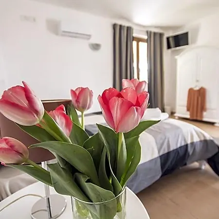 Casa73 Bed & Breakfast 4*