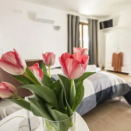 Casa73 Bed & Breakfast 4*