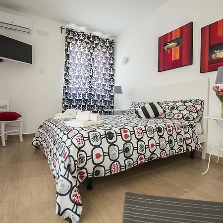 Casa73 Bed & Breakfast 4*